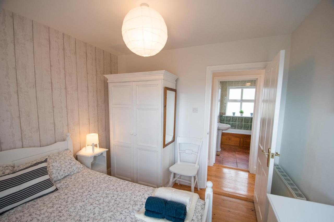 Beautiful Coastal House At The Drowes Rivermouth バンドラン エクステリア 写真