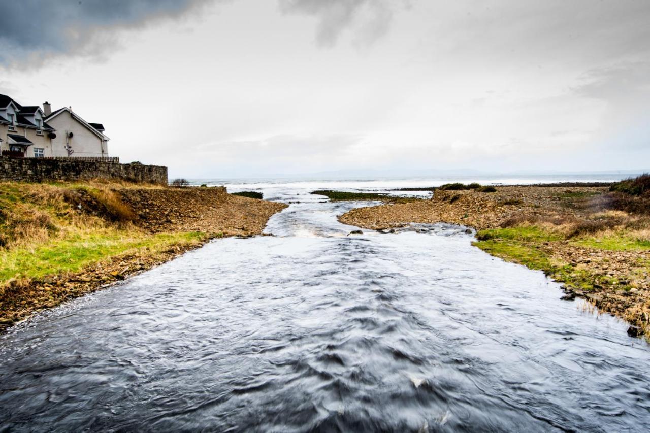 Beautiful Coastal House At The Drowes Rivermouth バンドラン エクステリア 写真