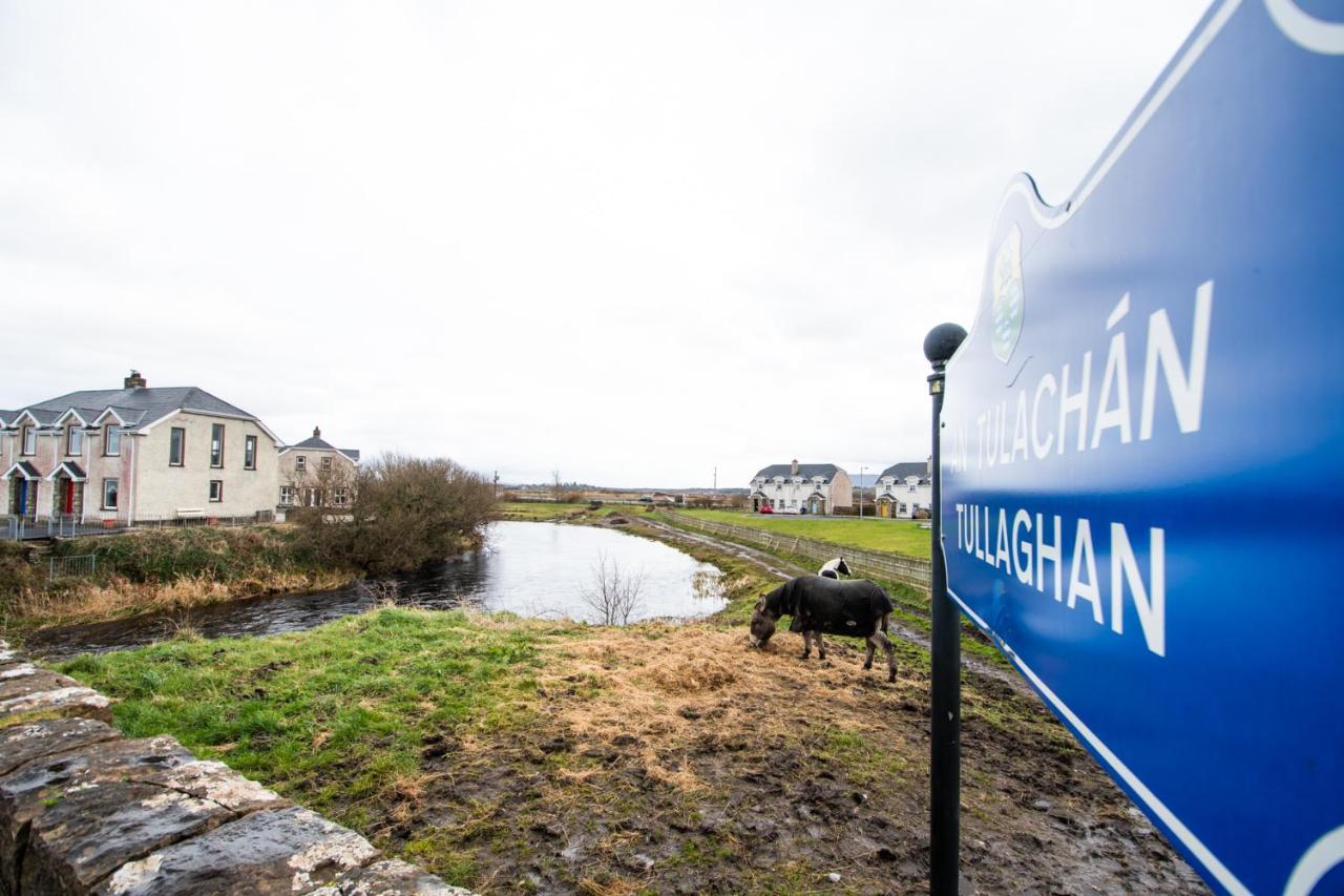 Beautiful Coastal House At The Drowes Rivermouth バンドラン エクステリア 写真