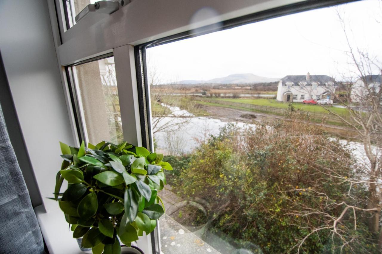 Beautiful Coastal House At The Drowes Rivermouth バンドラン エクステリア 写真