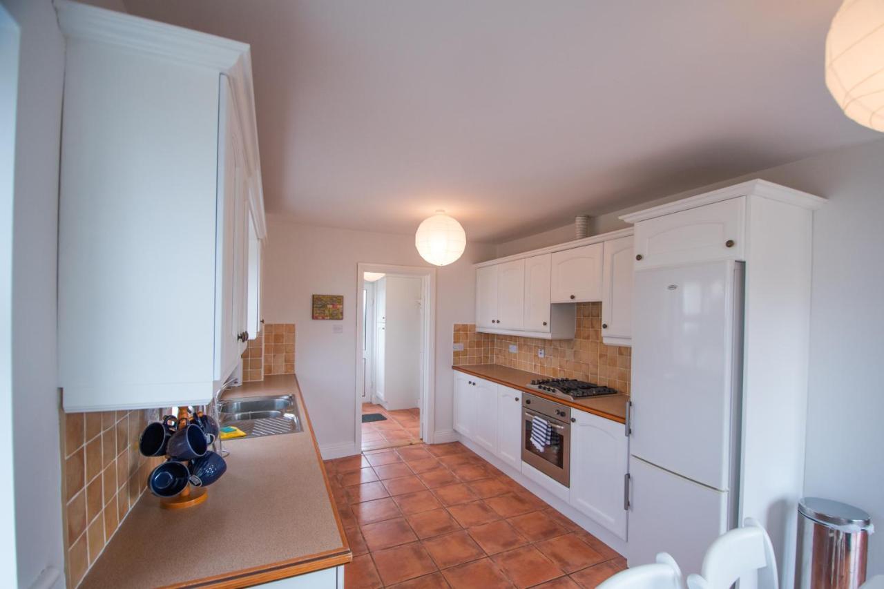Beautiful Coastal House At The Drowes Rivermouth バンドラン エクステリア 写真
